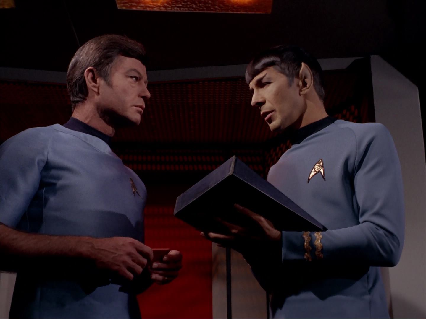 ariane179254_StarTrek_3x13_ElaanOfTroyius_3232.jpg