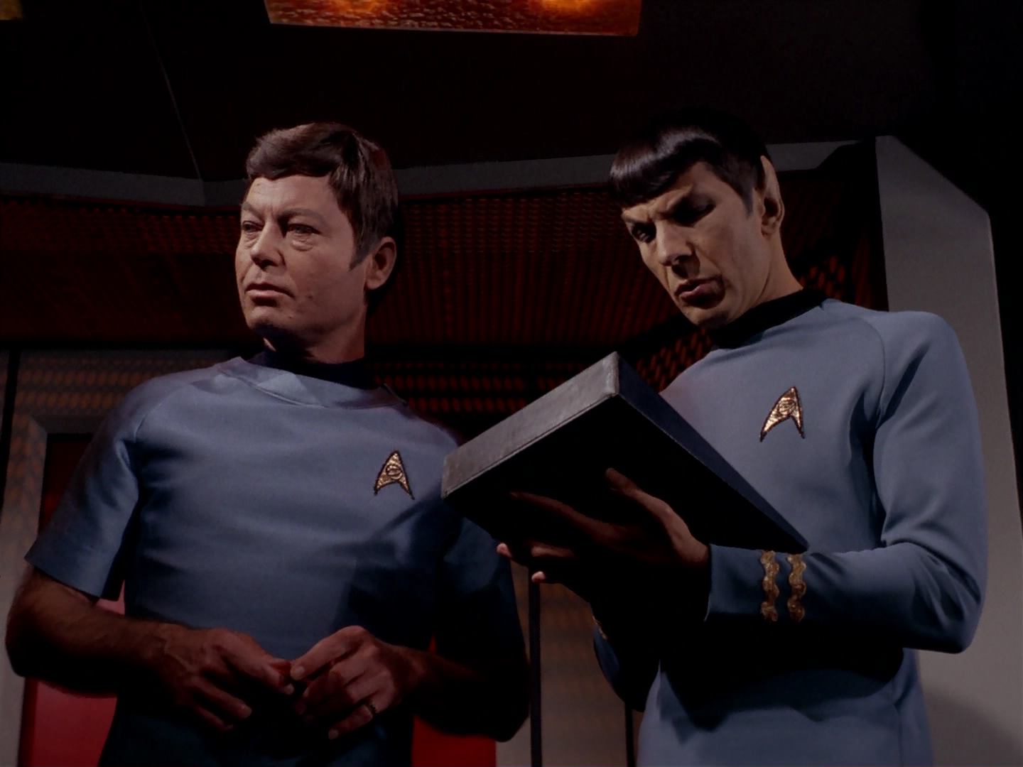 ariane179254_StarTrek_3x13_ElaanOfTroyius_3241.jpg