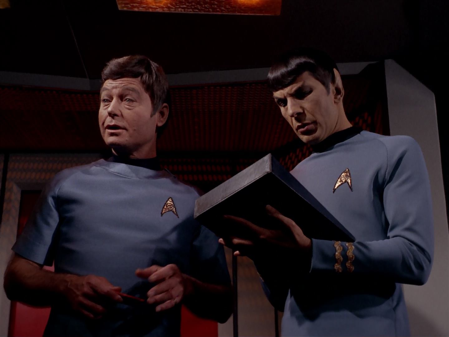 ariane179254_StarTrek_3x13_ElaanOfTroyius_3242.jpg