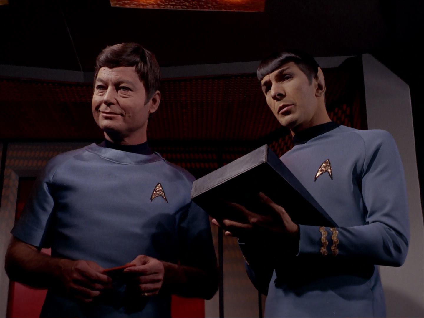 ariane179254_StarTrek_3x13_ElaanOfTroyius_3251.jpg