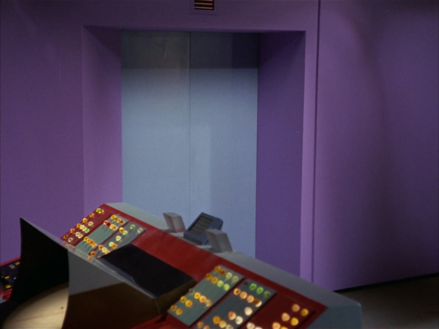ariane179254_StarTrek_3x16_TheMarkOfGideon_0029.jpg