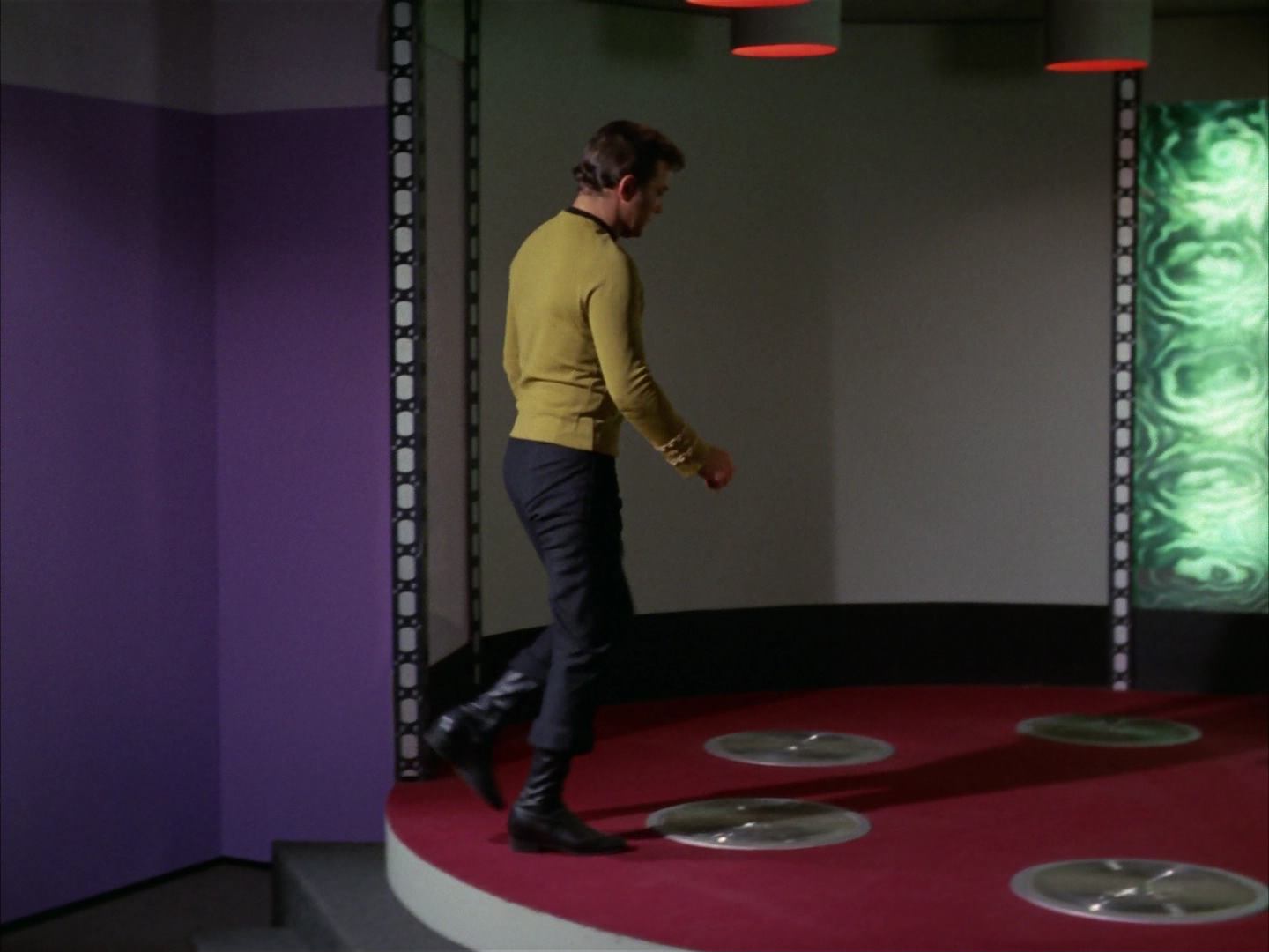 ariane179254_StarTrek_3x16_TheMarkOfGideon_0035.jpg