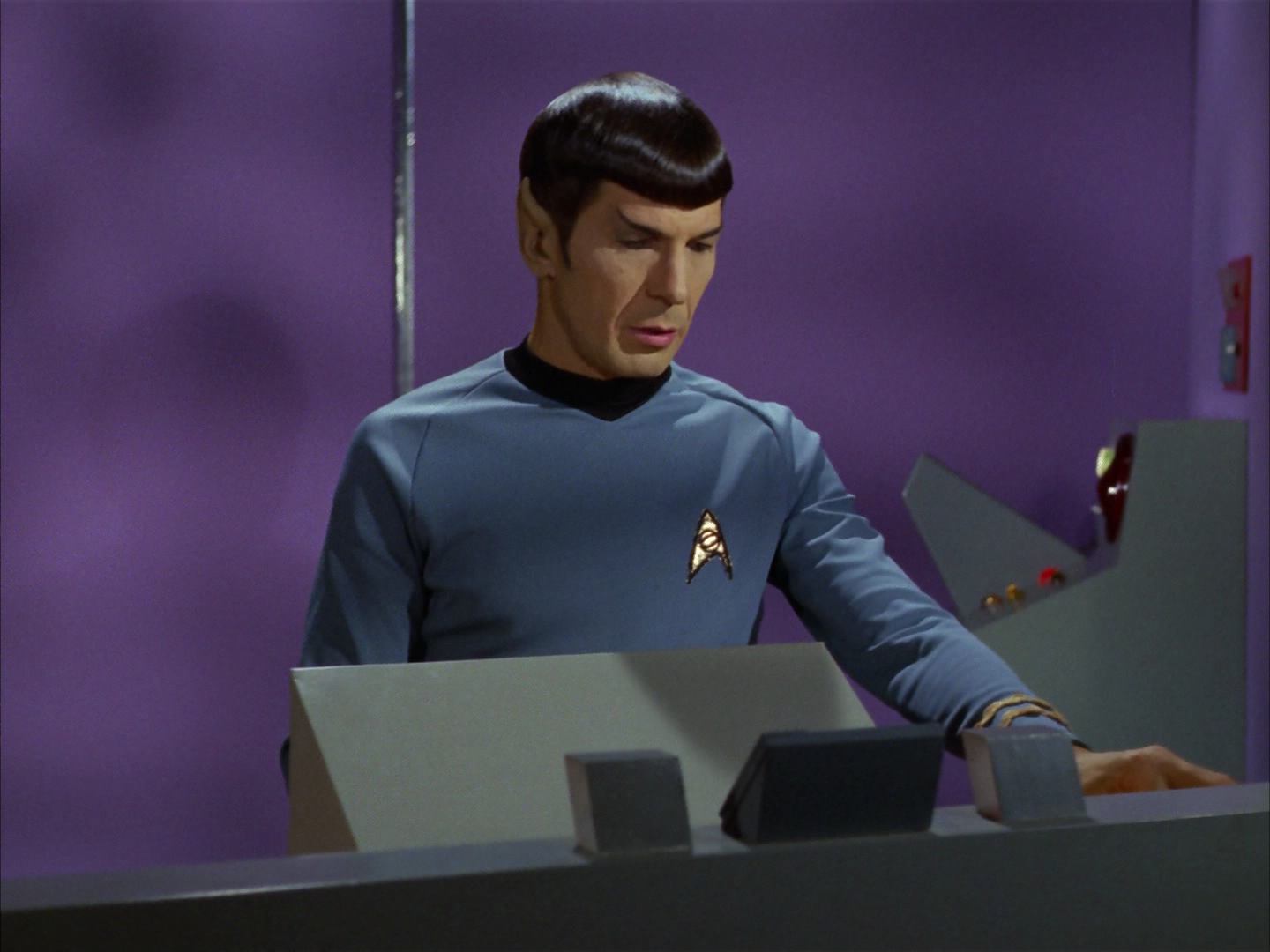 ariane179254_StarTrek_3x16_TheMarkOfGideon_0071.jpg