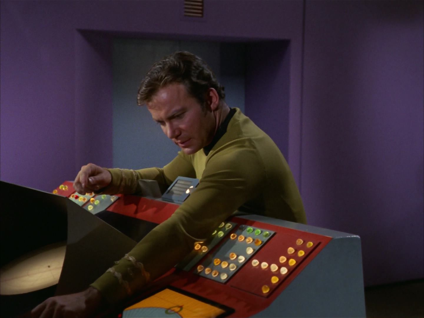 ariane179254_StarTrek_3x16_TheMarkOfGideon_0115.jpg