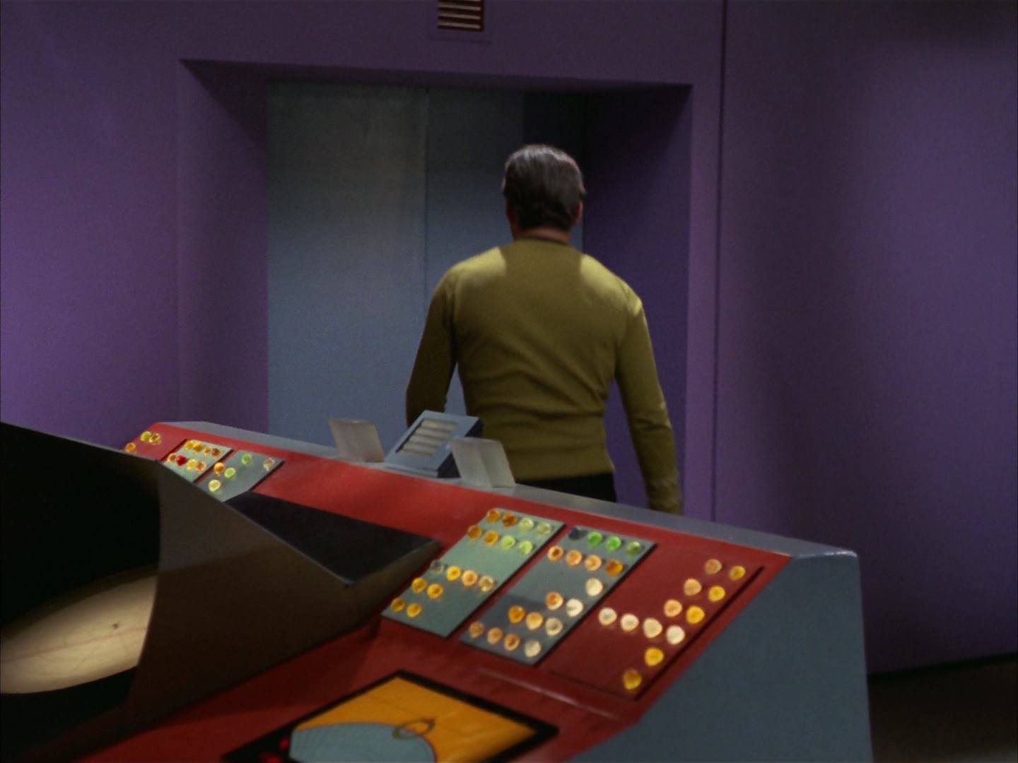 ariane179254_StarTrek_3x16_TheMarkOfGideon_0124.jpg
