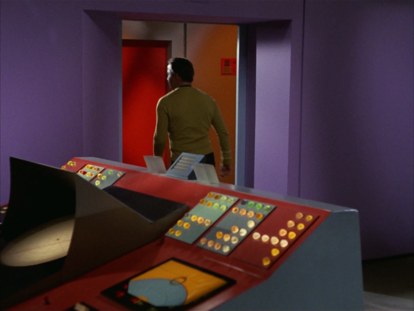 ariane179254_StarTrek_3x16_TheMarkOfGideon_0125.jpg