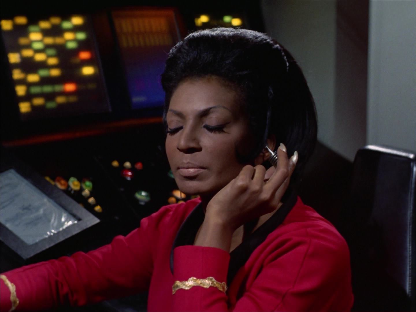 ariane179254_StarTrek_3x16_TheMarkOfGideon_1282.jpg