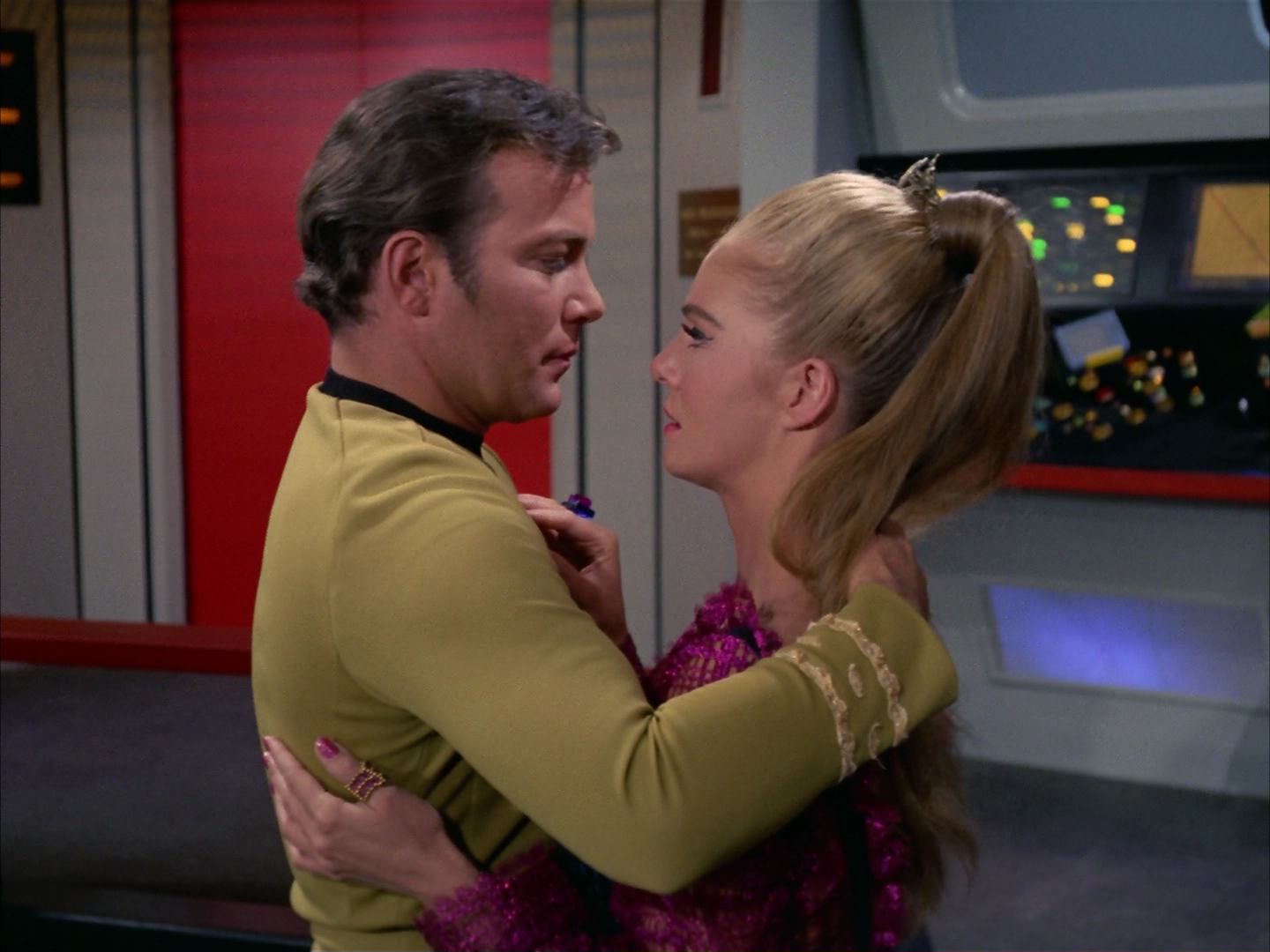 ariane179254_StarTrek_3x16_TheMarkOfGideon_1646.jpg