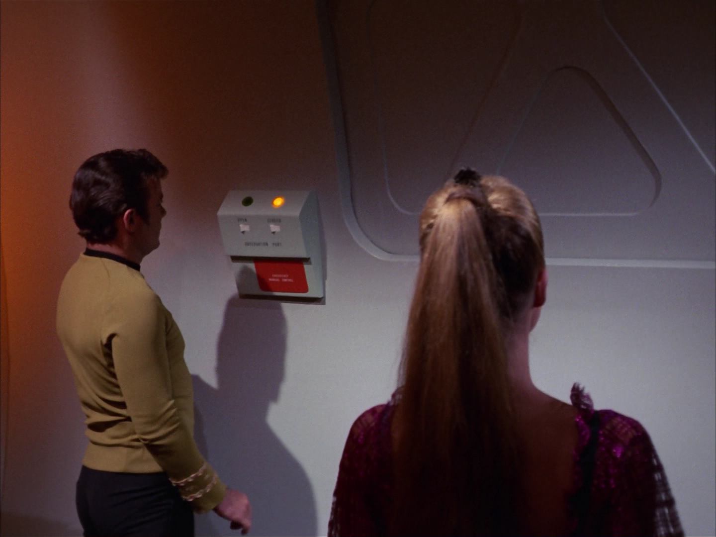 ariane179254_StarTrek_3x16_TheMarkOfGideon_1749.jpg