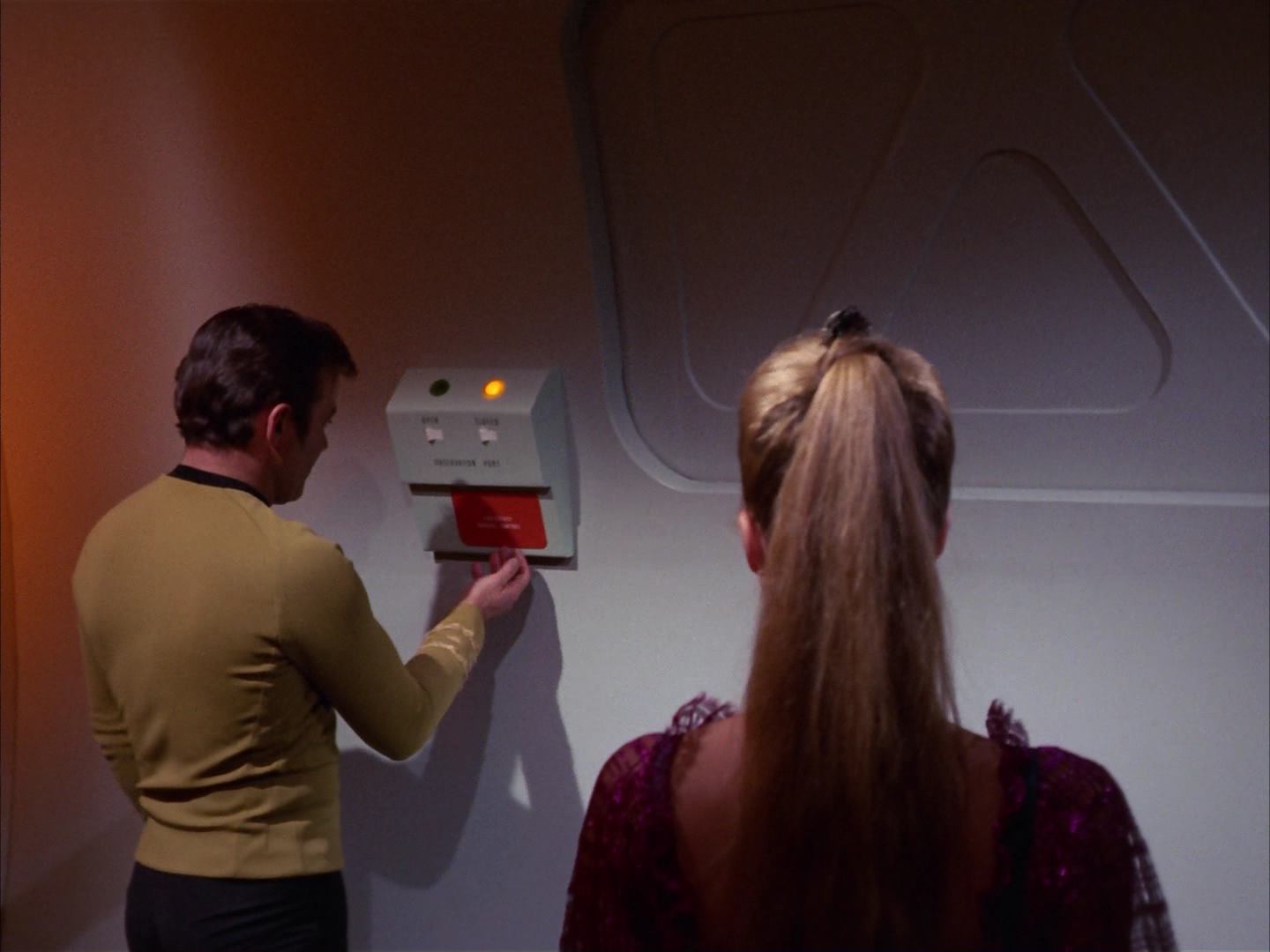ariane179254_StarTrek_3x16_TheMarkOfGideon_1752.jpg