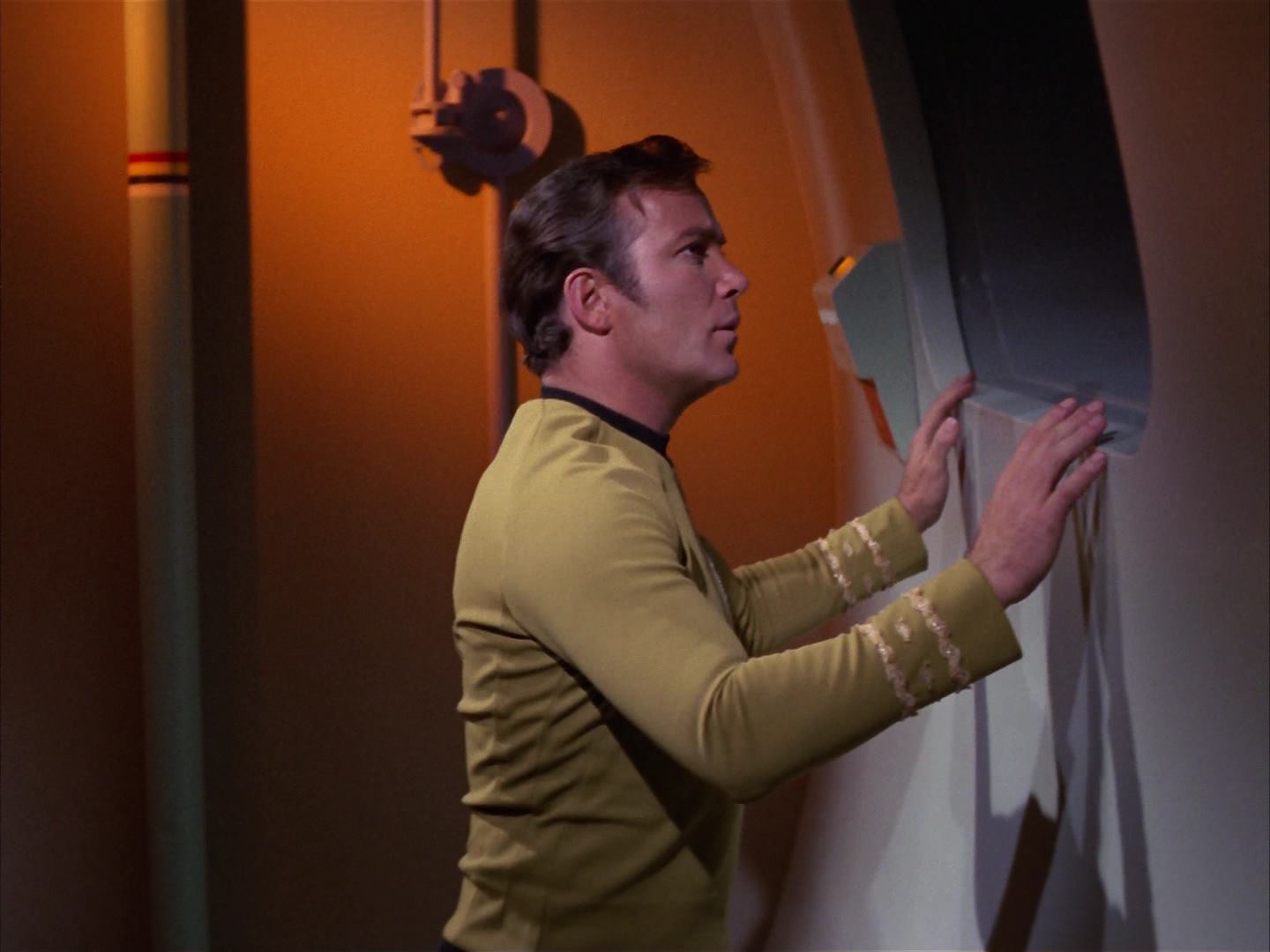 ariane179254_StarTrek_3x16_TheMarkOfGideon_1778.jpg