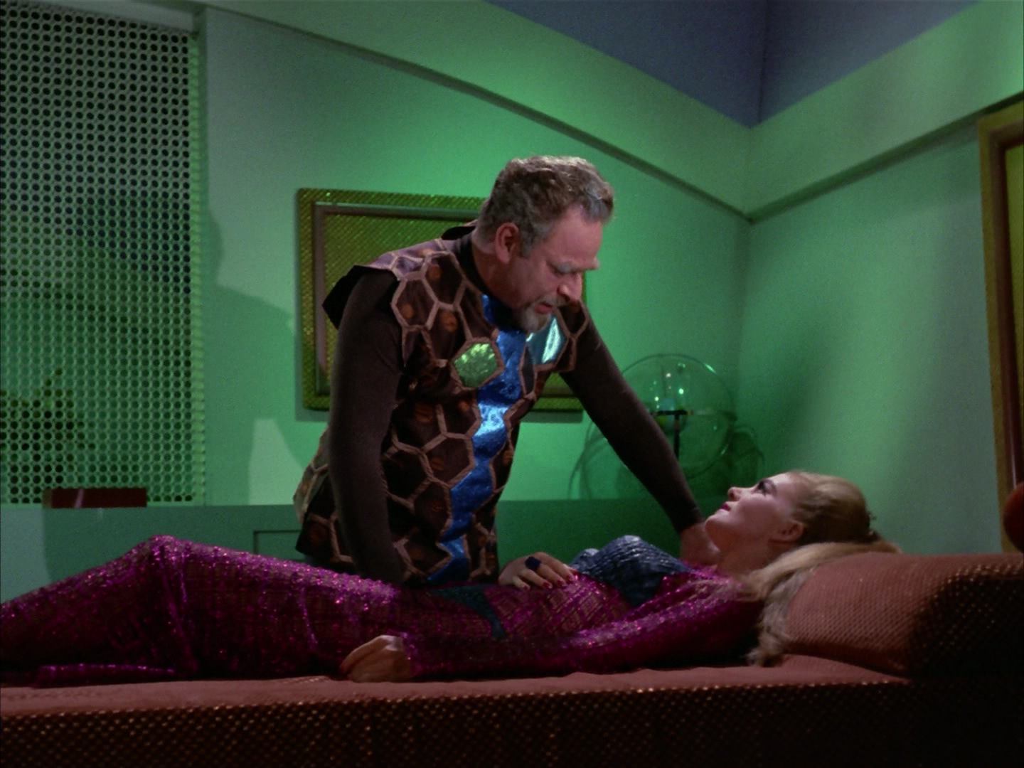 ariane179254_StarTrek_3x16_TheMarkOfGideon_2132.jpg