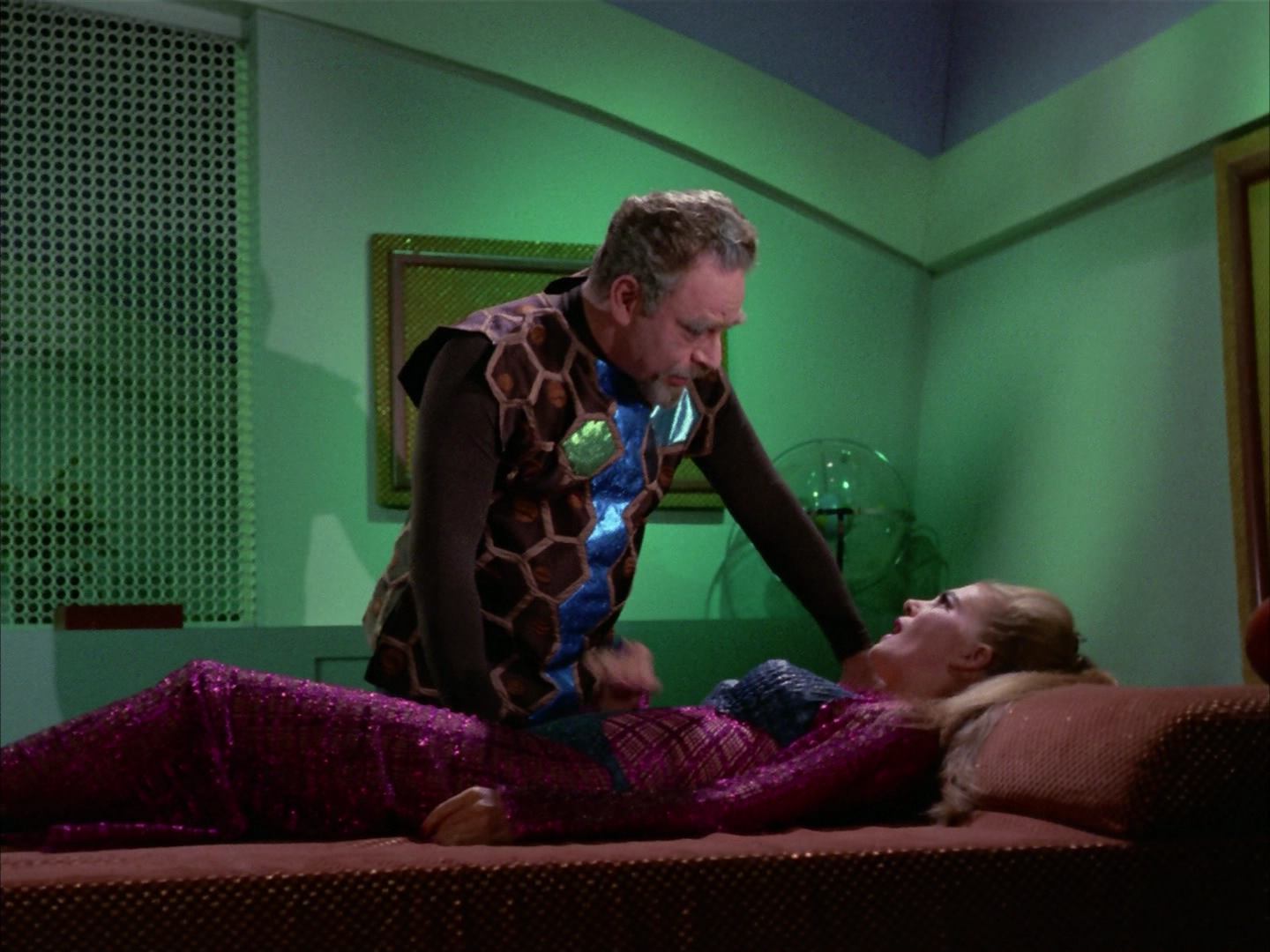 ariane179254_StarTrek_3x16_TheMarkOfGideon_2150.jpg