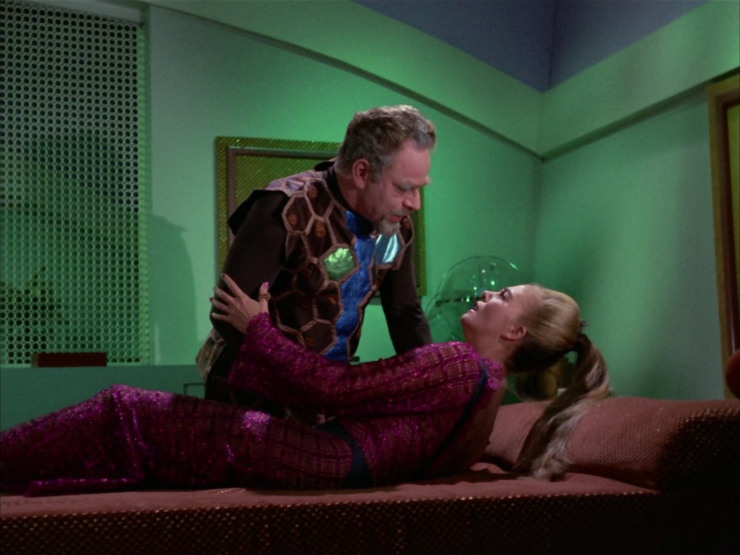 ariane179254_StarTrek_3x16_TheMarkOfGideon_2152.jpg