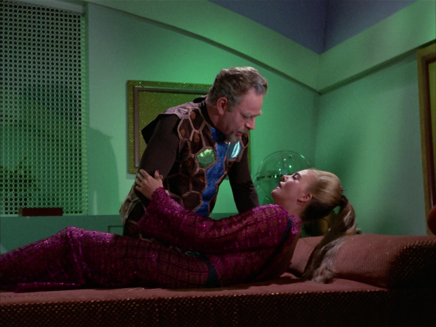 ariane179254_StarTrek_3x16_TheMarkOfGideon_2153.jpg