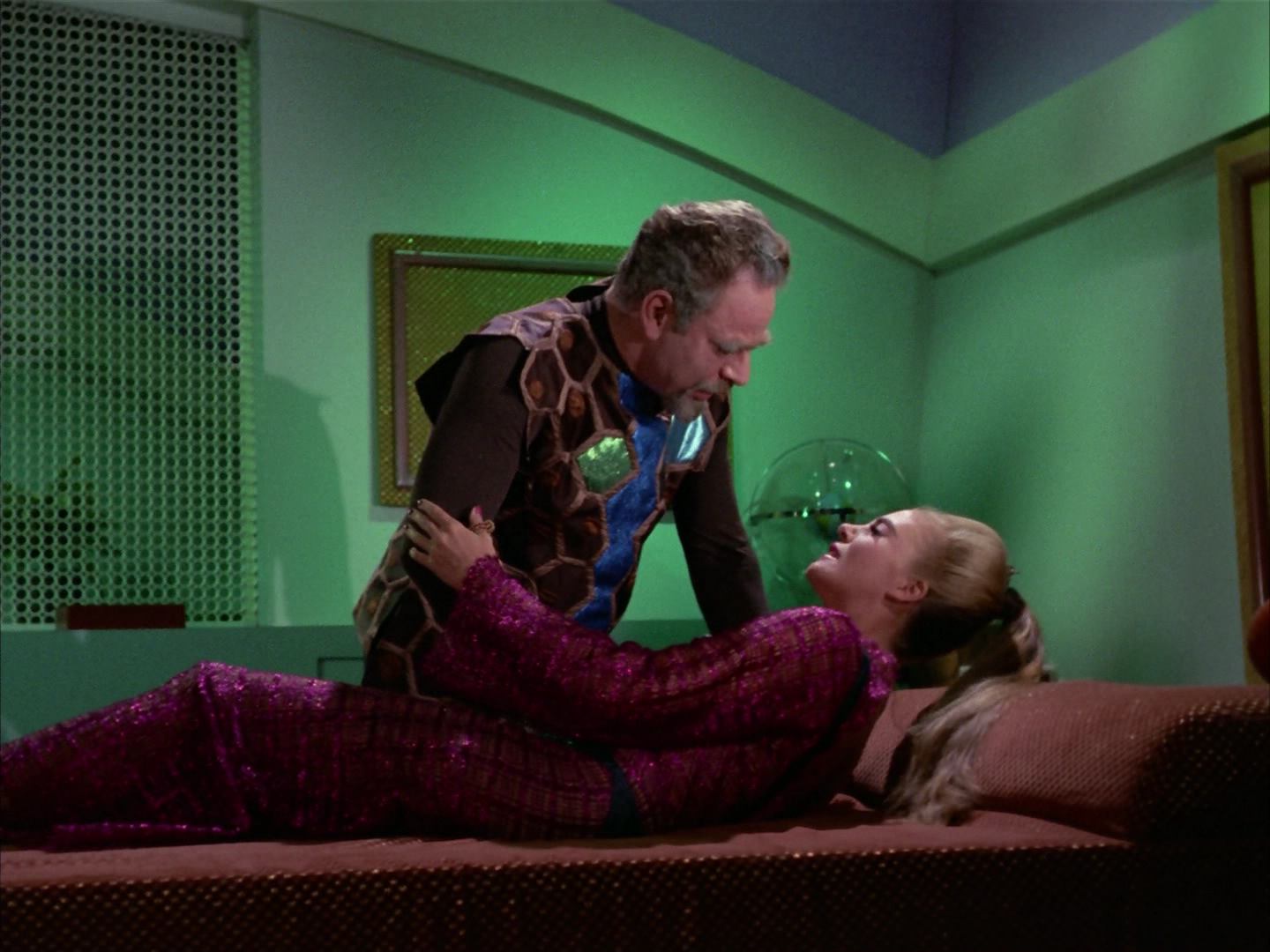 ariane179254_StarTrek_3x16_TheMarkOfGideon_2154.jpg