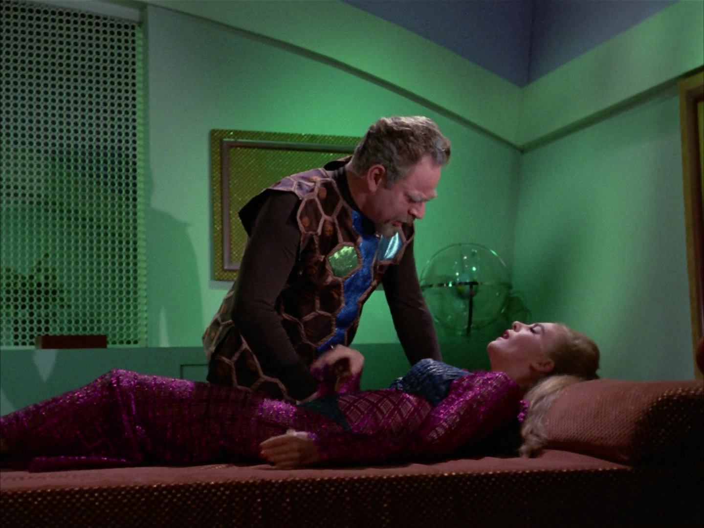 ariane179254_StarTrek_3x16_TheMarkOfGideon_2155.jpg