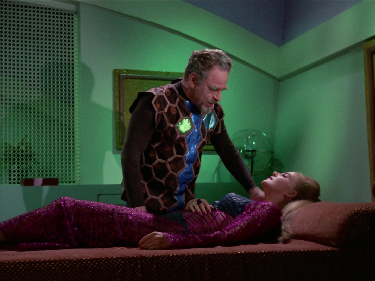 ariane179254_StarTrek_3x16_TheMarkOfGideon_2157.jpg