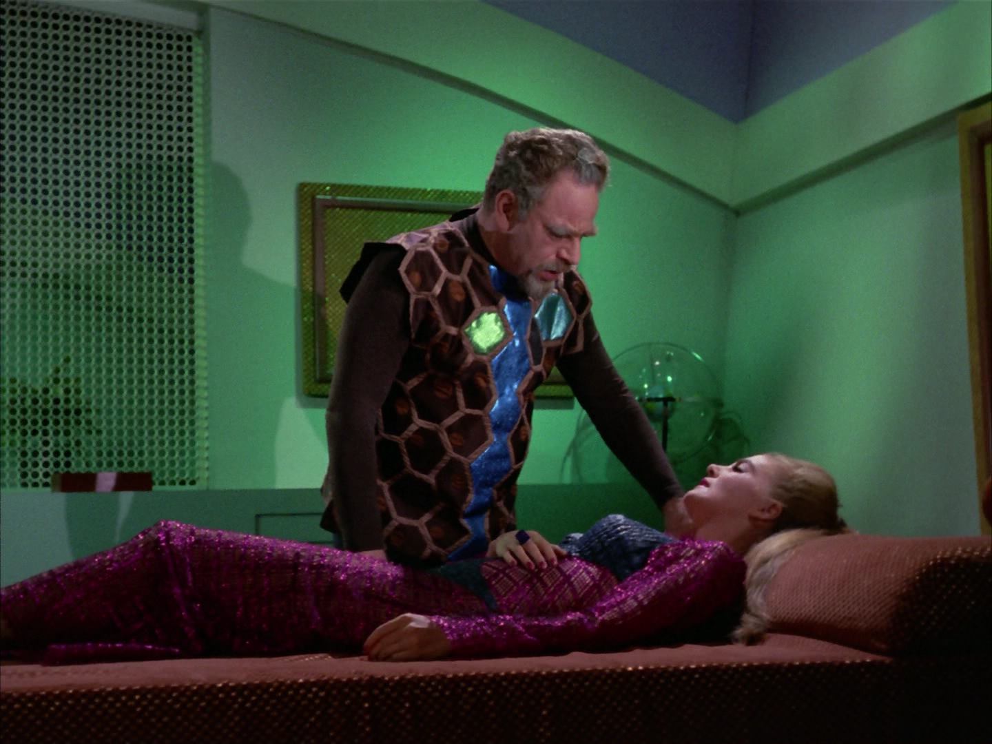 ariane179254_StarTrek_3x16_TheMarkOfGideon_2158.jpg