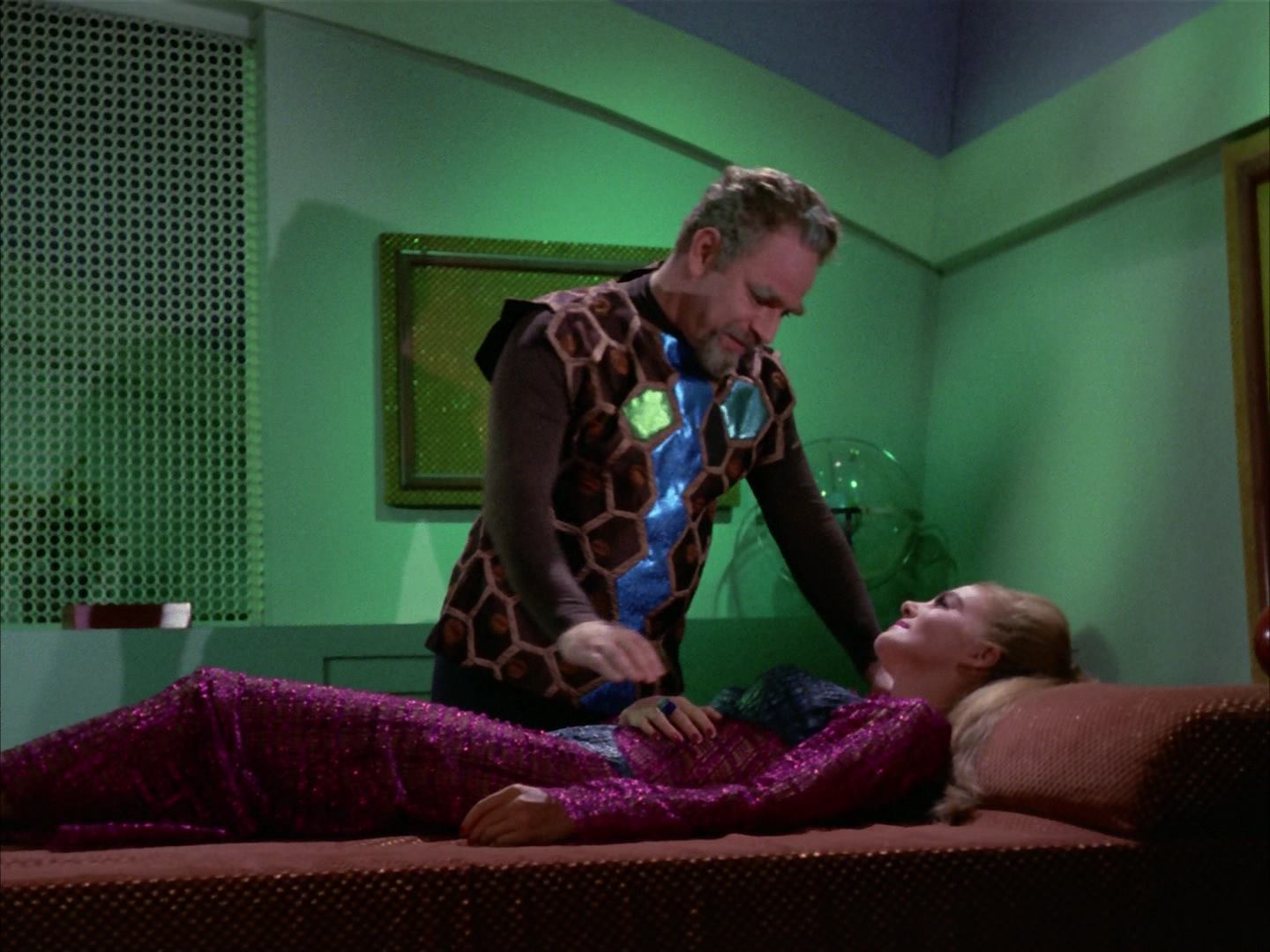 ariane179254_StarTrek_3x16_TheMarkOfGideon_2209.jpg