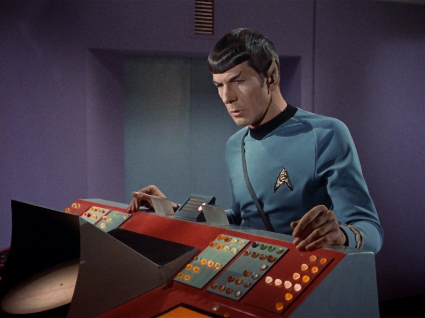 ariane179254_StarTrek_3x16_TheMarkOfGideon_2390.jpg