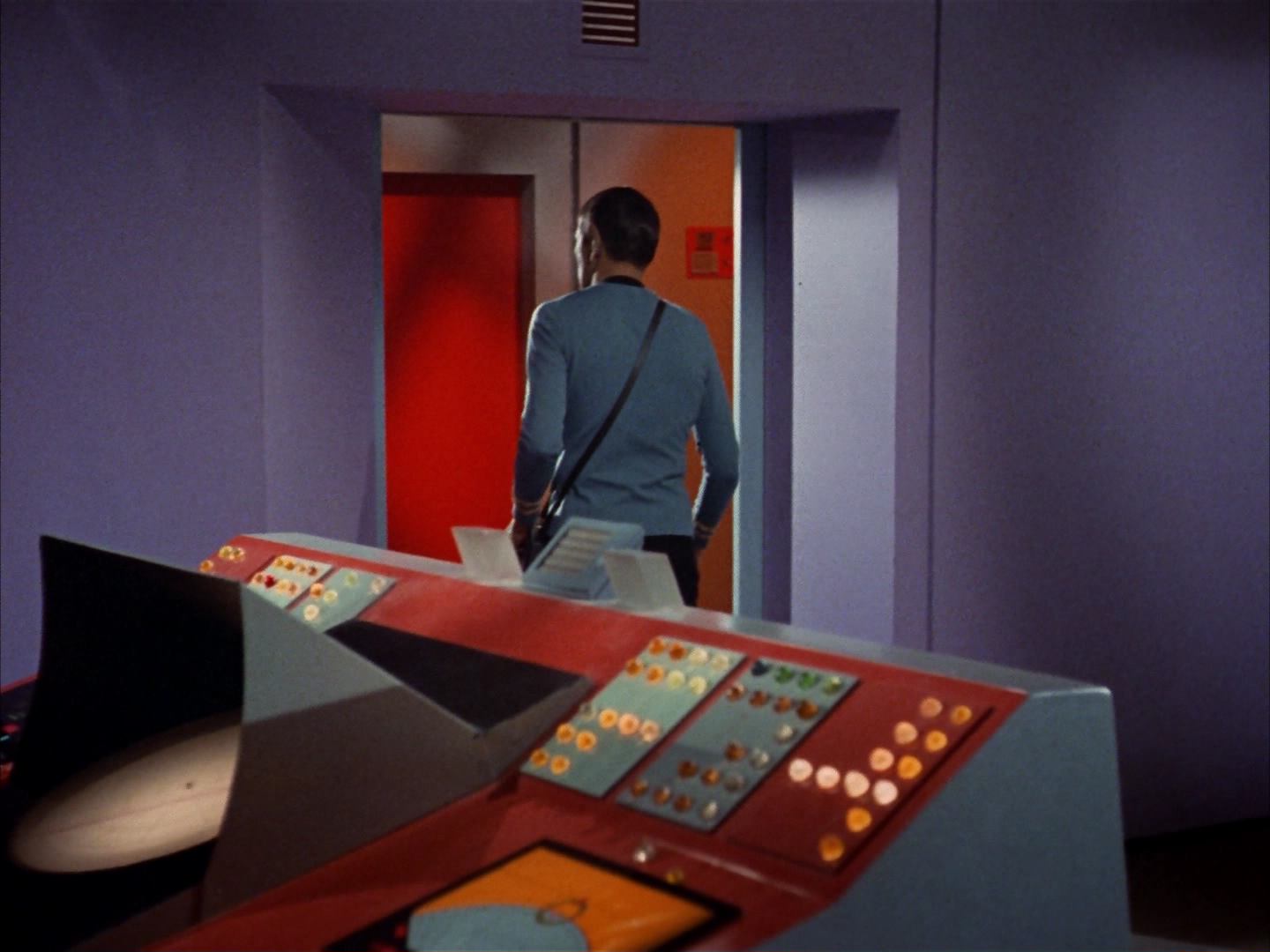 ariane179254_StarTrek_3x16_TheMarkOfGideon_2402.jpg
