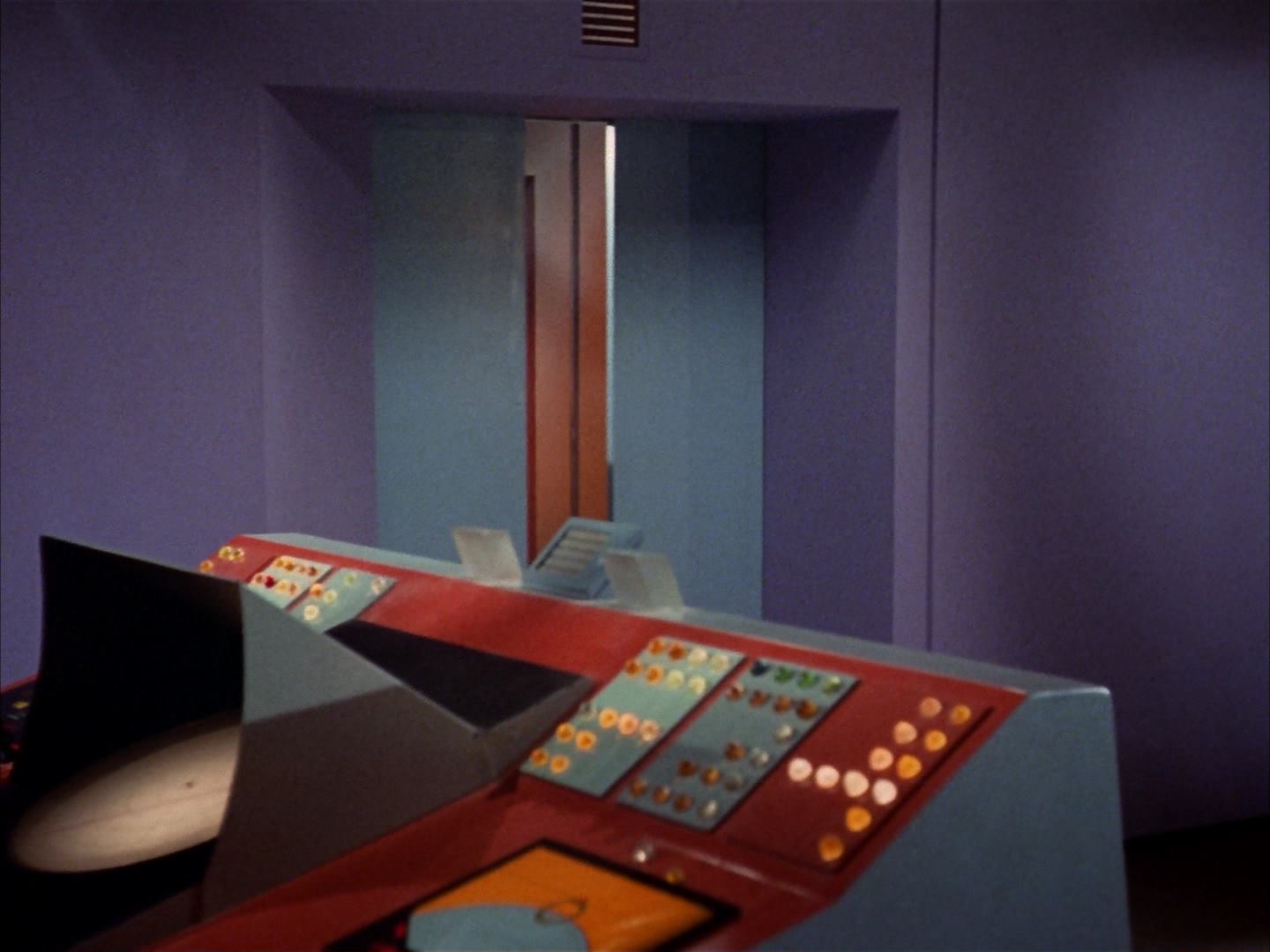 ariane179254_StarTrek_3x16_TheMarkOfGideon_2404.jpg
