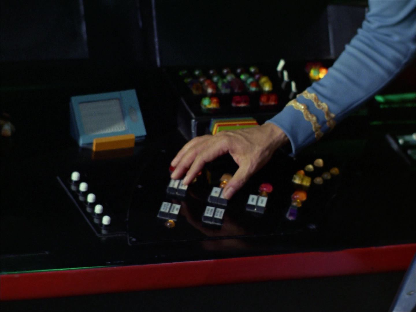ariane179254_StarTrek_3x16_TheMarkOfGideon_2768.jpg