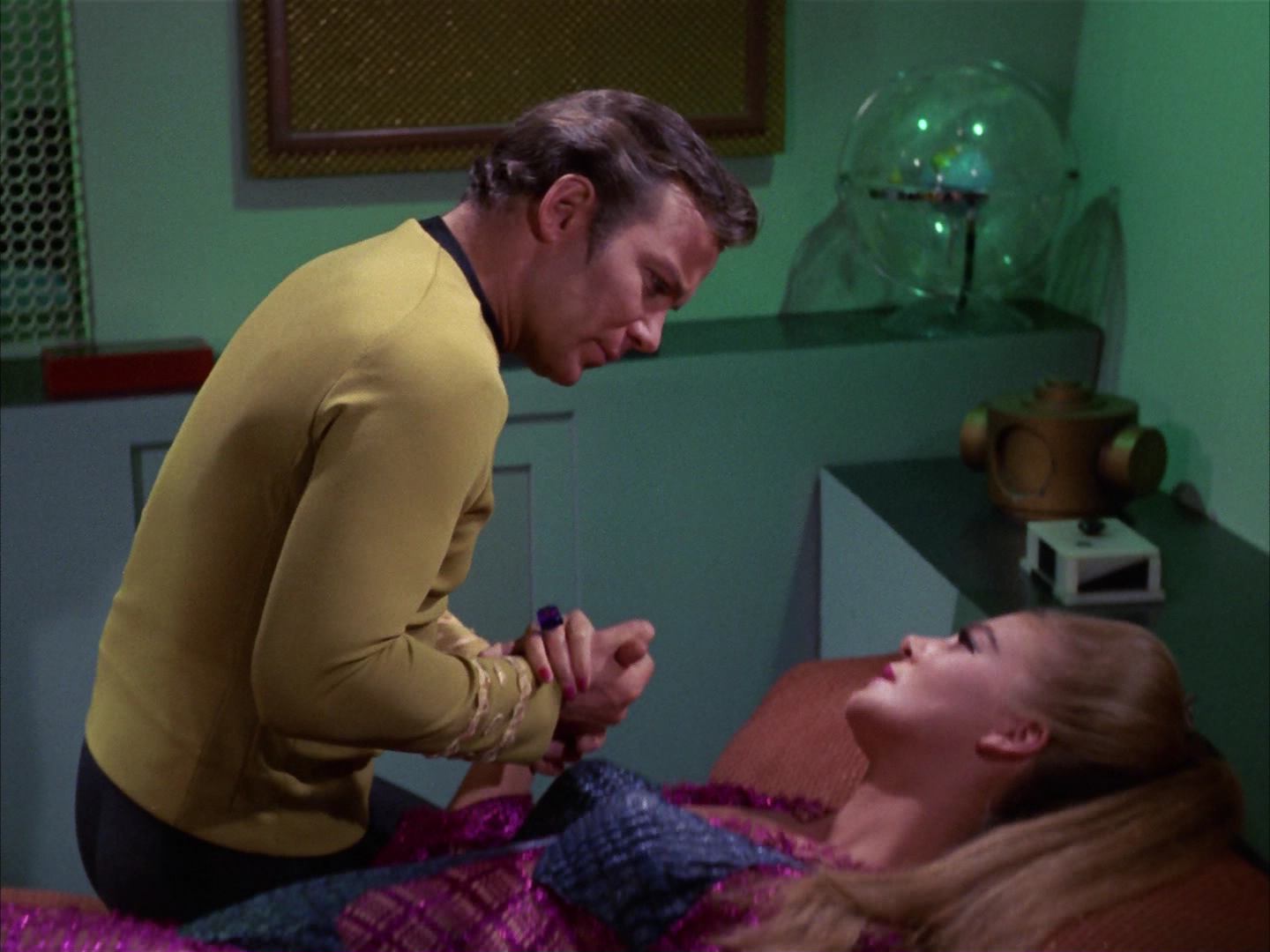ariane179254_StarTrek_3x16_TheMarkOfGideon_2949.jpg