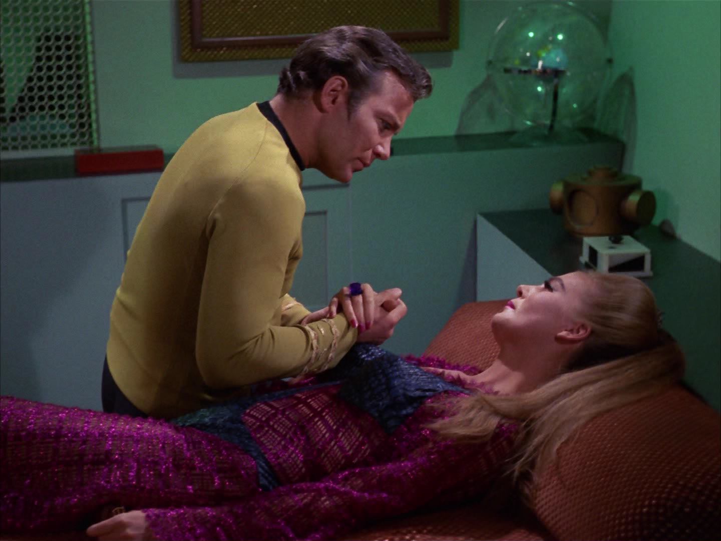 ariane179254_StarTrek_3x16_TheMarkOfGideon_2950.jpg