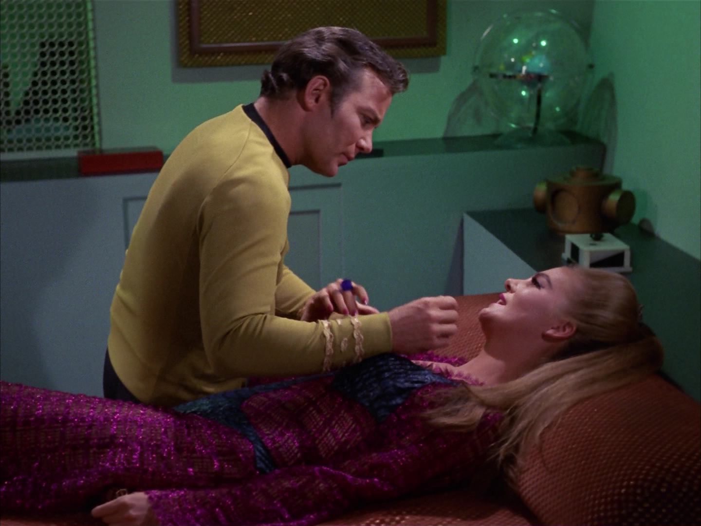 ariane179254_StarTrek_3x16_TheMarkOfGideon_2951.jpg