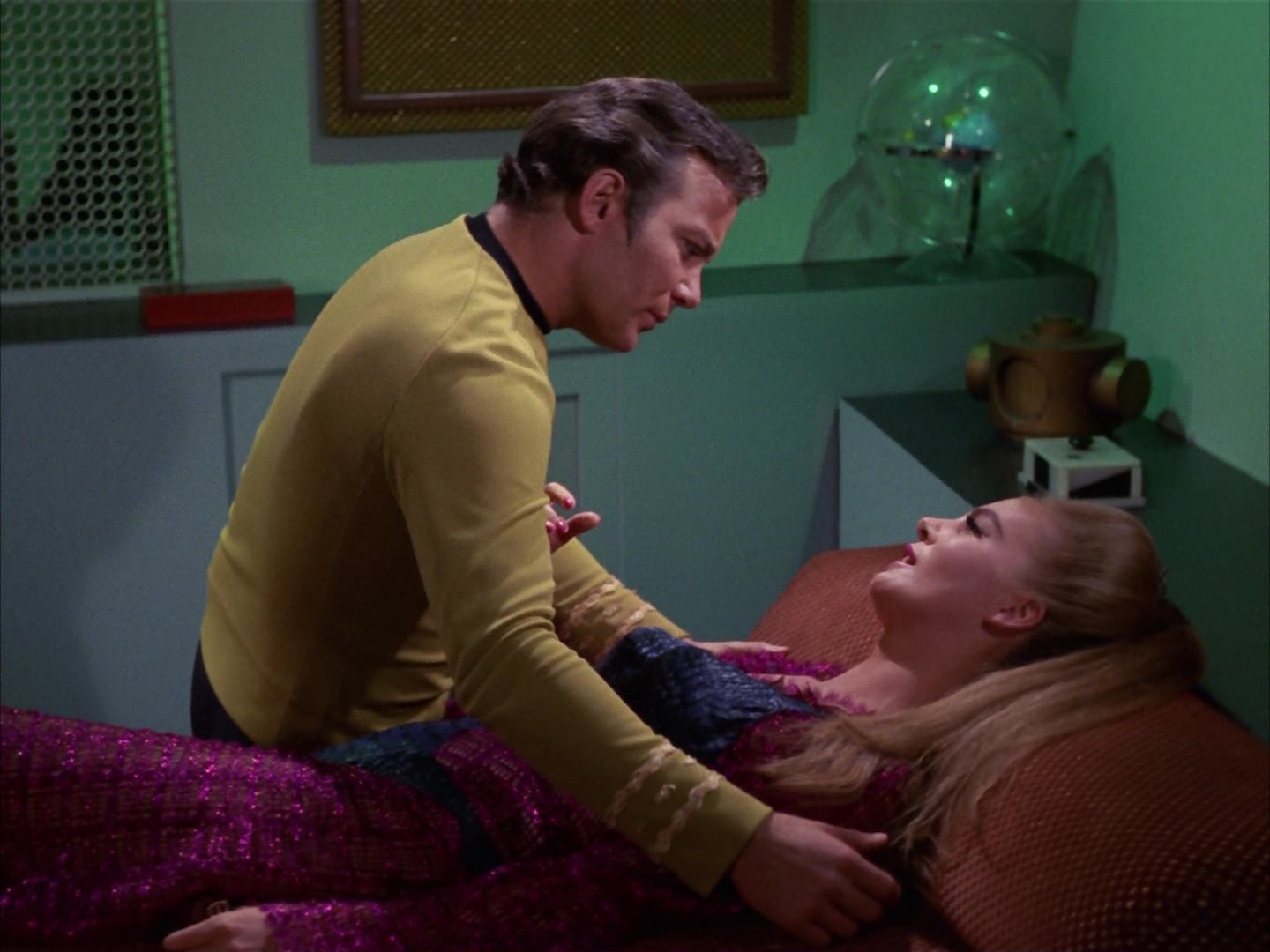 ariane179254_StarTrek_3x16_TheMarkOfGideon_2952.jpg