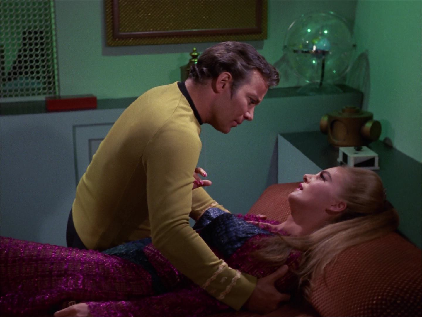 ariane179254_StarTrek_3x16_TheMarkOfGideon_2954.jpg