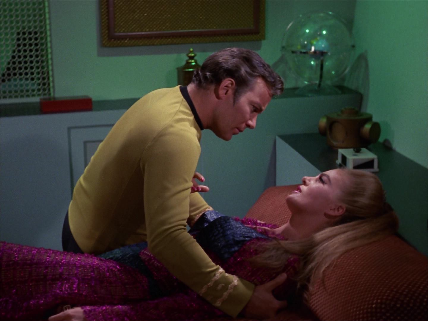 ariane179254_StarTrek_3x16_TheMarkOfGideon_2956.jpg