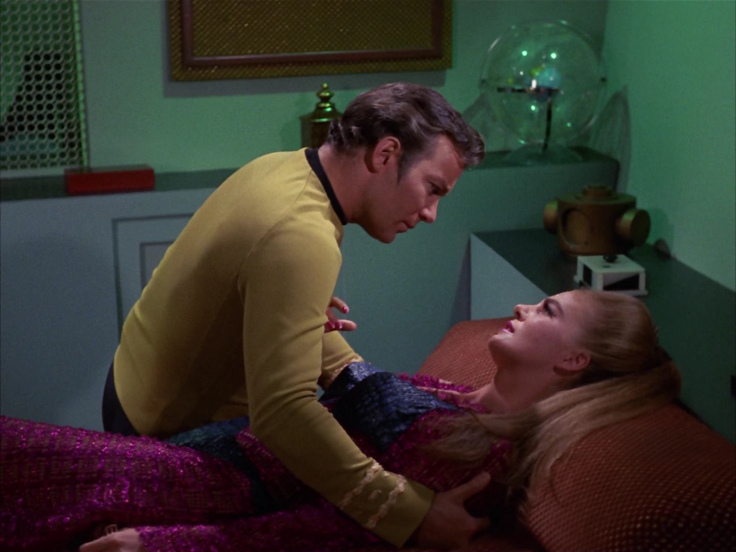 ariane179254_StarTrek_3x16_TheMarkOfGideon_2958.jpg