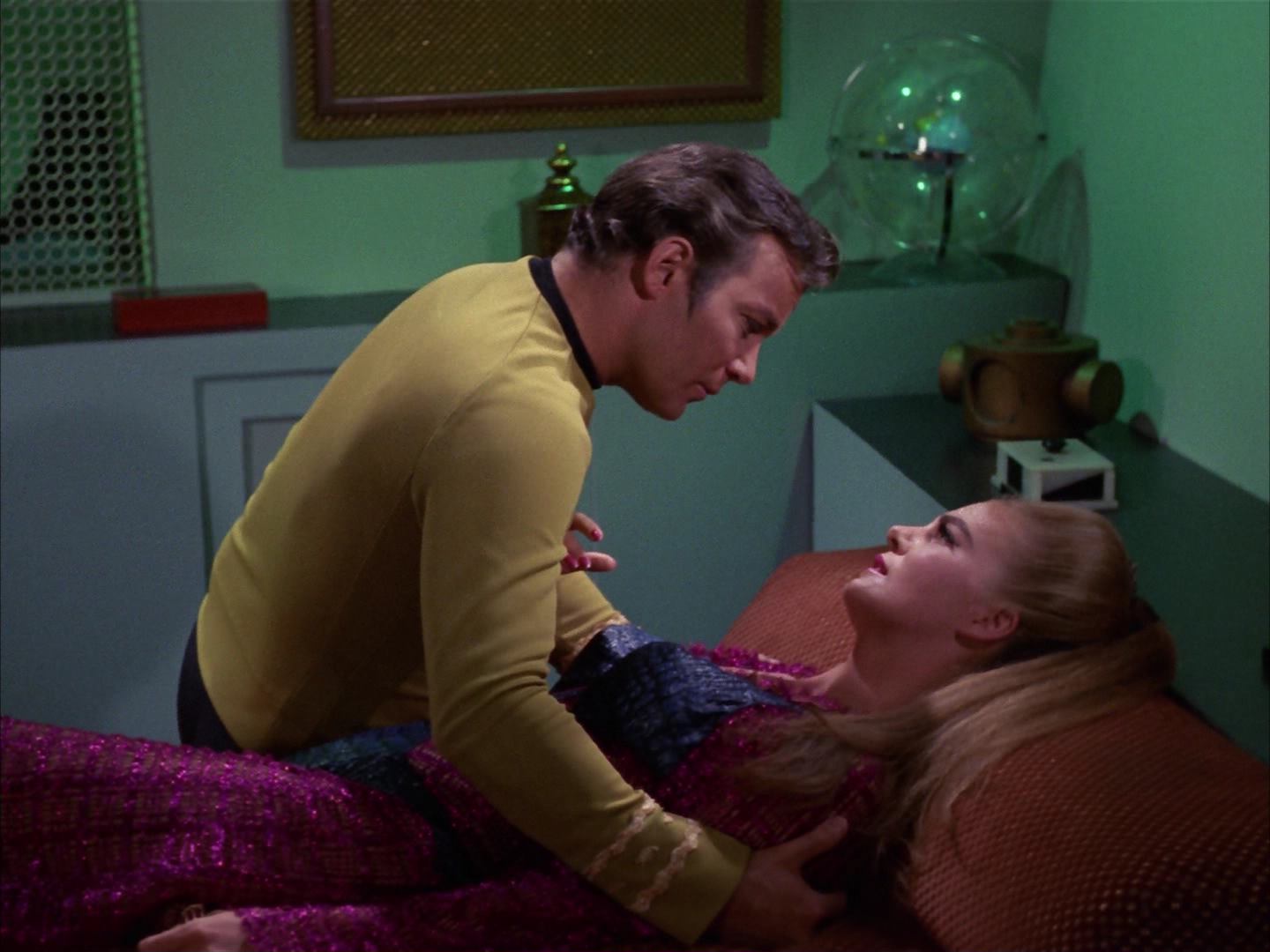 ariane179254_StarTrek_3x16_TheMarkOfGideon_2959.jpg