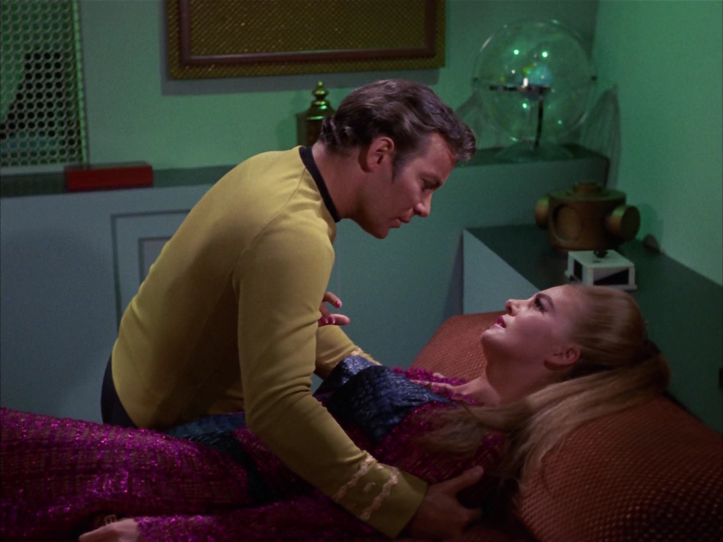 ariane179254_StarTrek_3x16_TheMarkOfGideon_2960.jpg