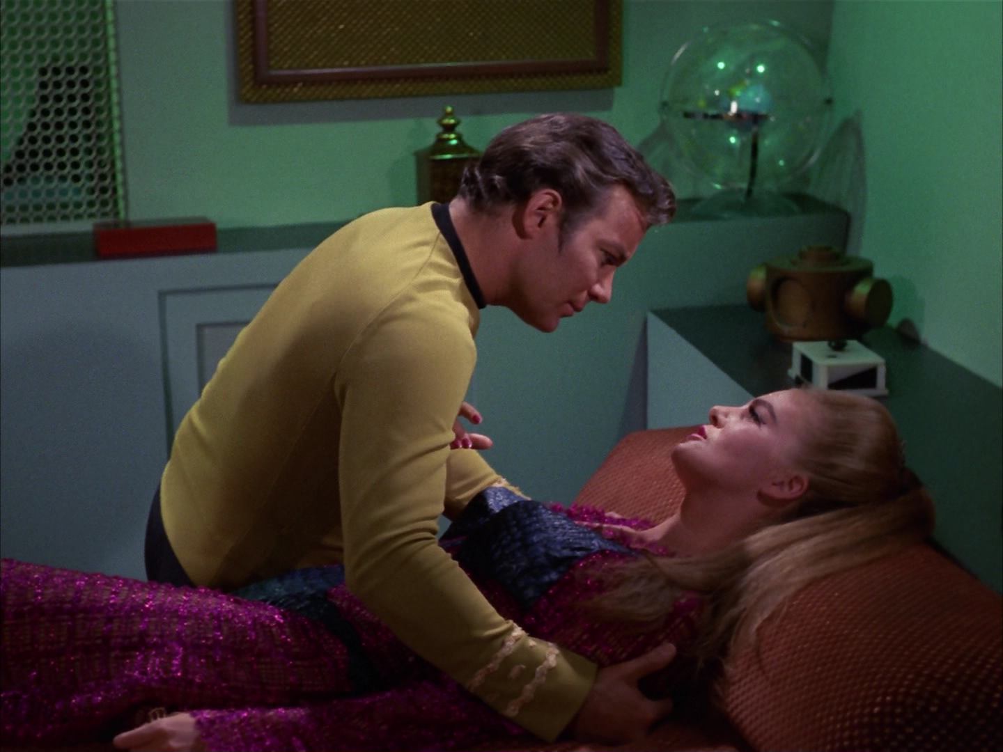 ariane179254_StarTrek_3x16_TheMarkOfGideon_2964.jpg