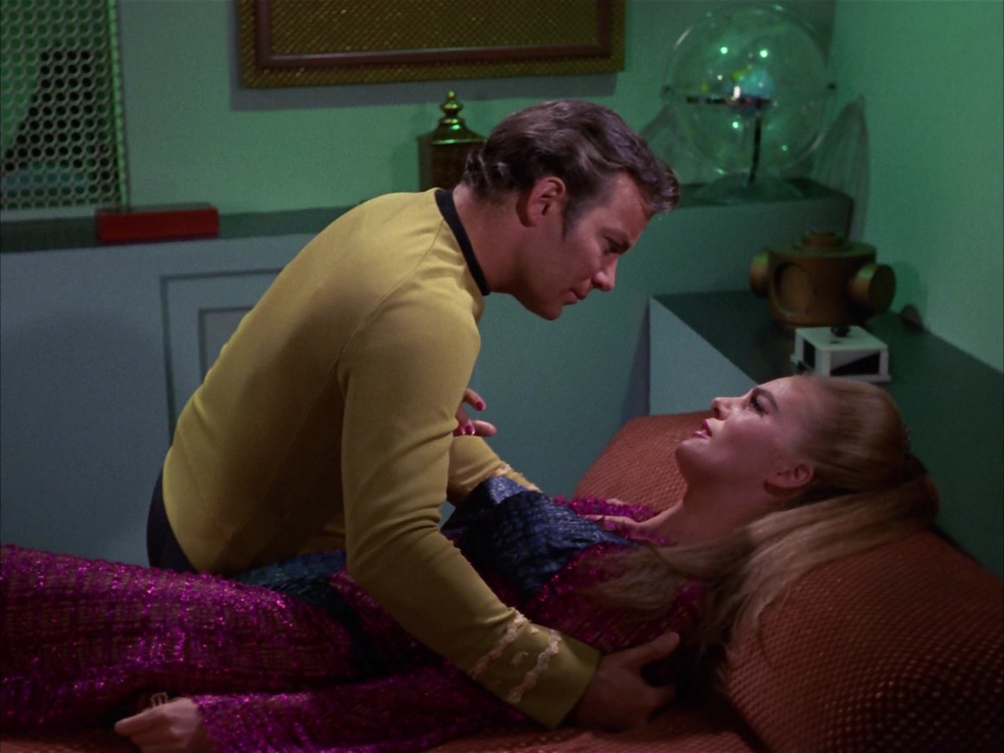 ariane179254_StarTrek_3x16_TheMarkOfGideon_2966.jpg