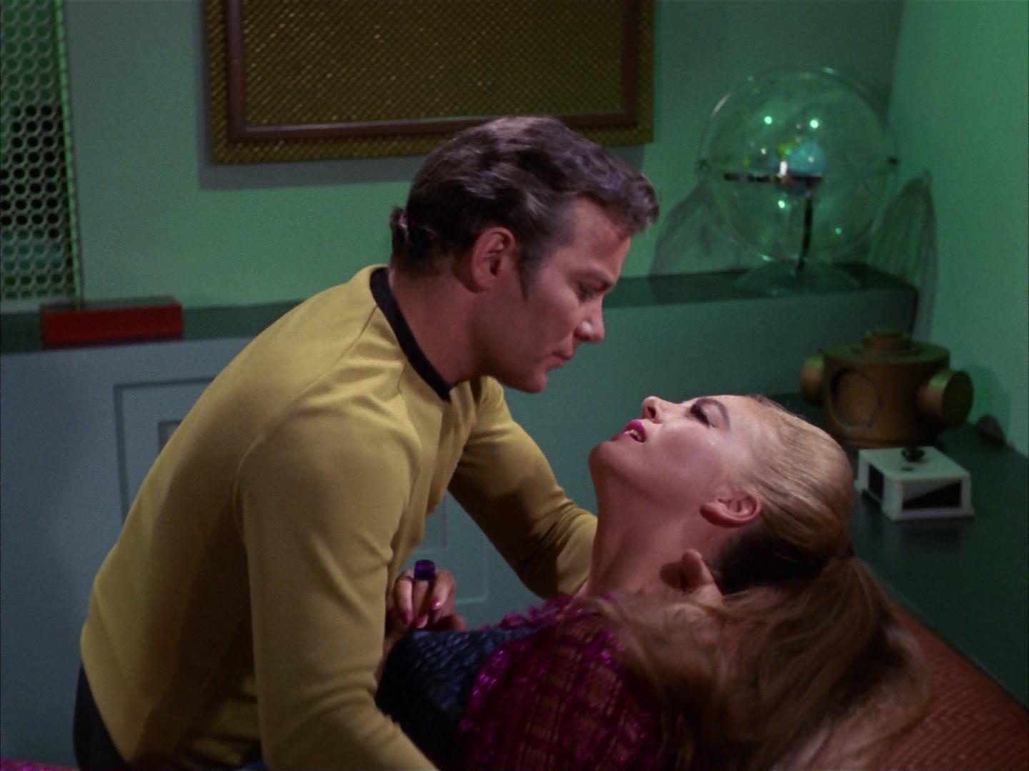 ariane179254_StarTrek_3x16_TheMarkOfGideon_2969.jpg
