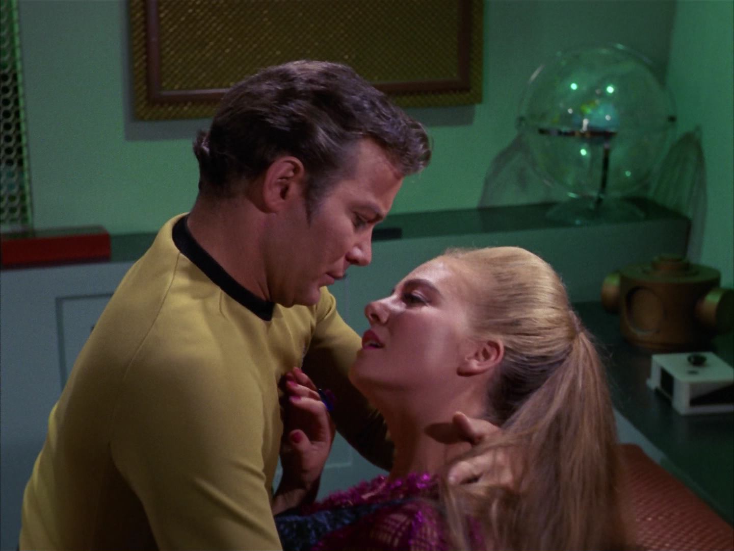 ariane179254_StarTrek_3x16_TheMarkOfGideon_2970.jpg