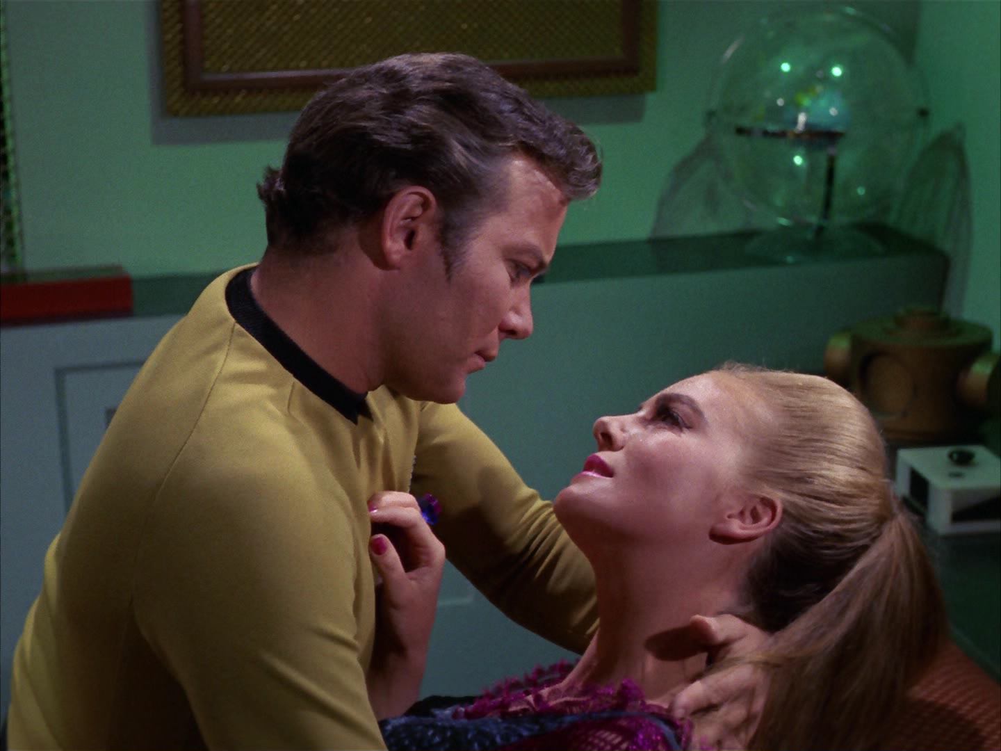 ariane179254_StarTrek_3x16_TheMarkOfGideon_2974.jpg