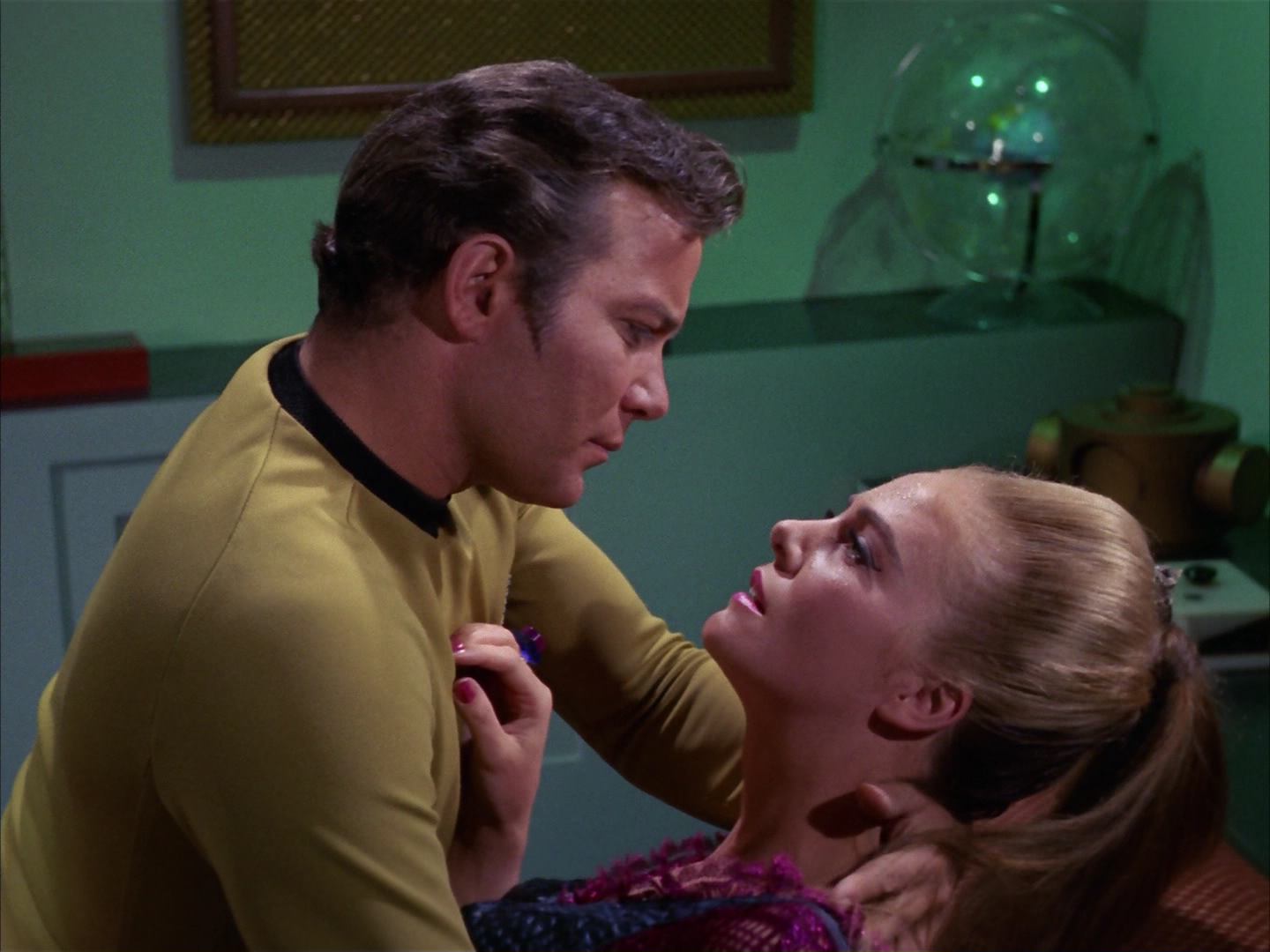 ariane179254_StarTrek_3x16_TheMarkOfGideon_2976.jpg