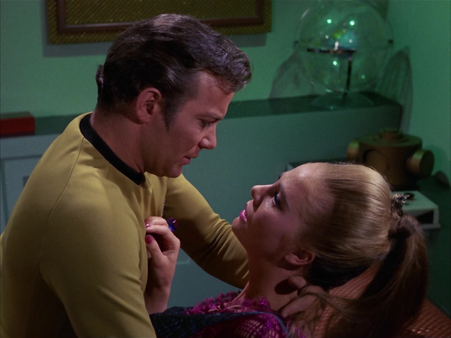 ariane179254_StarTrek_3x16_TheMarkOfGideon_2979.jpg