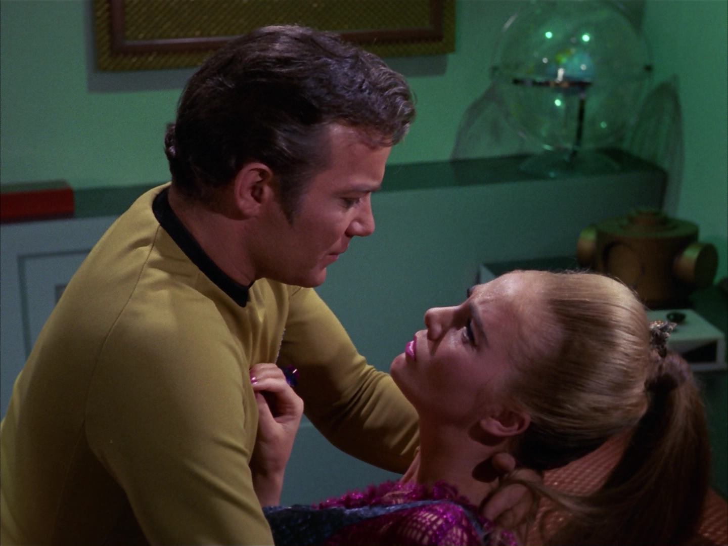 ariane179254_StarTrek_3x16_TheMarkOfGideon_2997.jpg