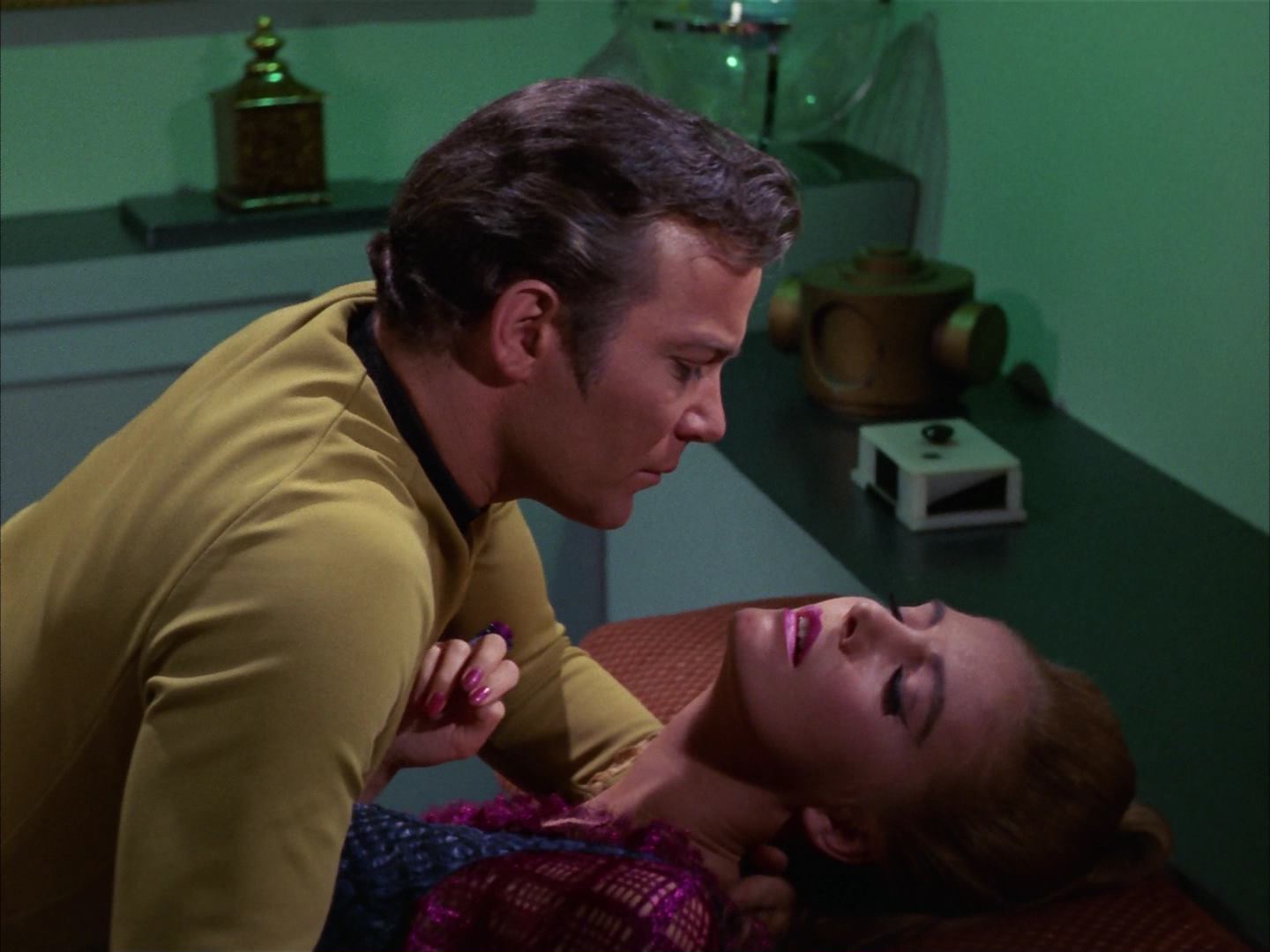 ariane179254_StarTrek_3x16_TheMarkOfGideon_3005.jpg