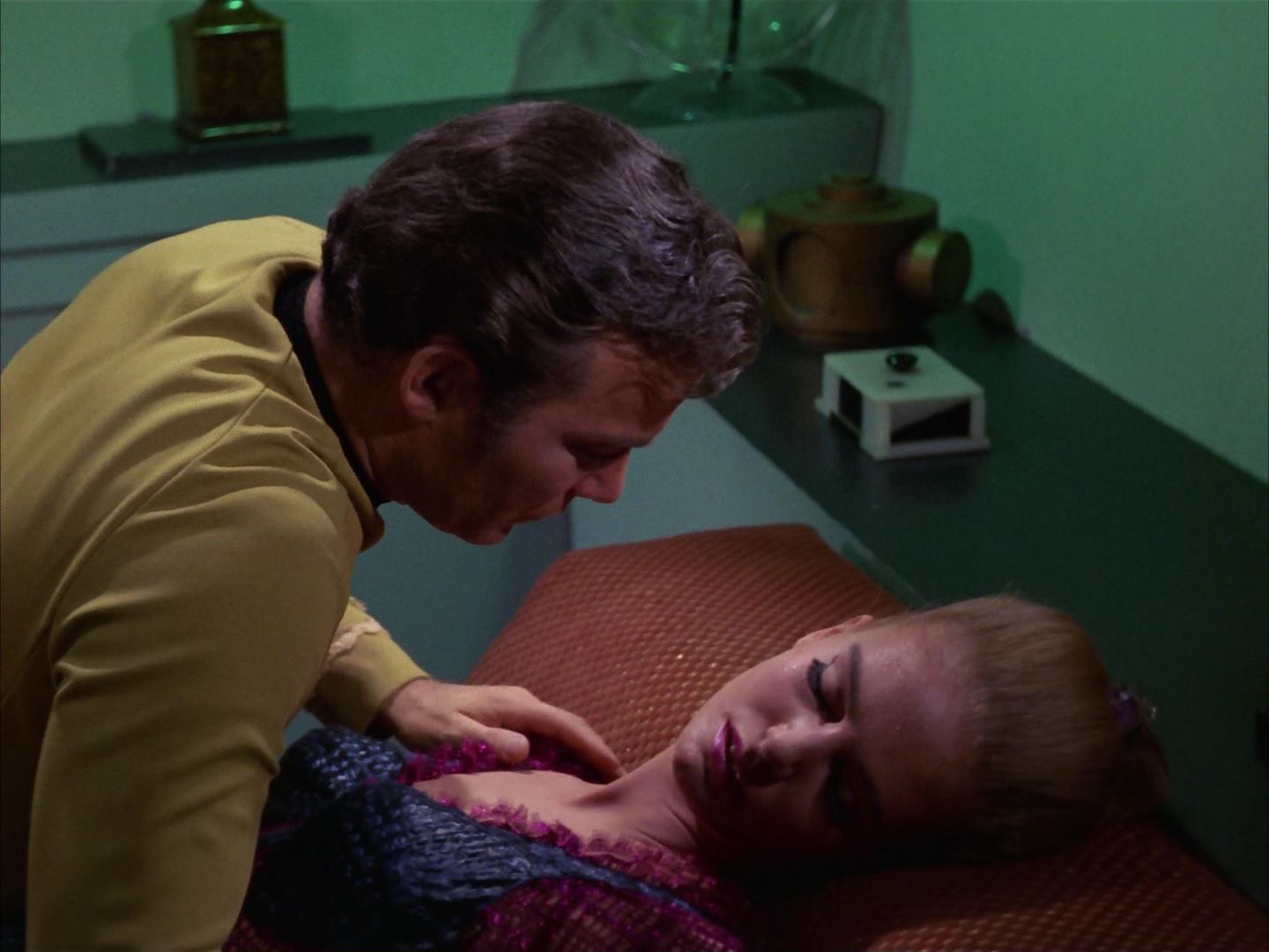 ariane179254_StarTrek_3x16_TheMarkOfGideon_3007.jpg