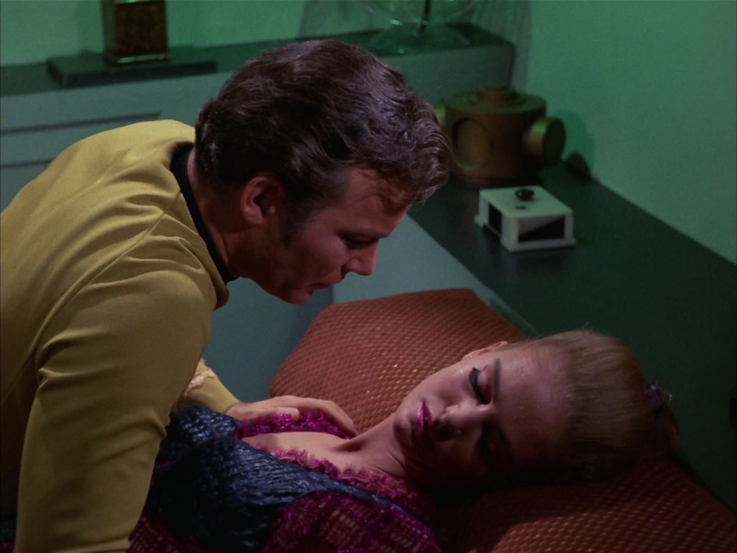 ariane179254_StarTrek_3x16_TheMarkOfGideon_3008.jpg