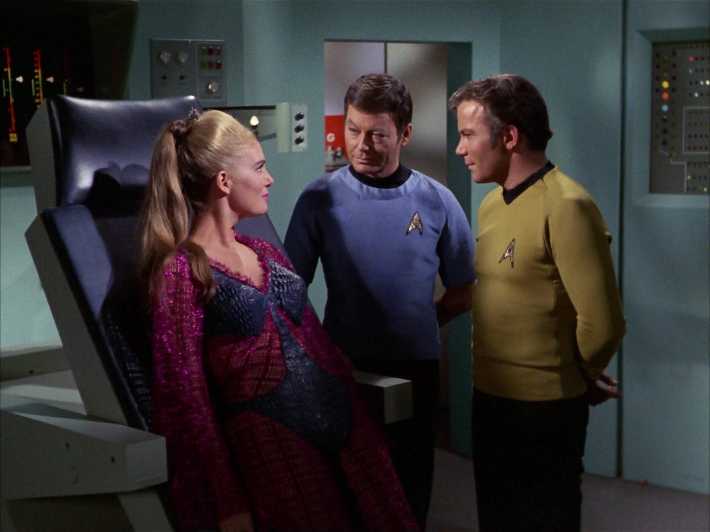 ariane179254_StarTrek_3x16_TheMarkOfGideon_3107.jpg