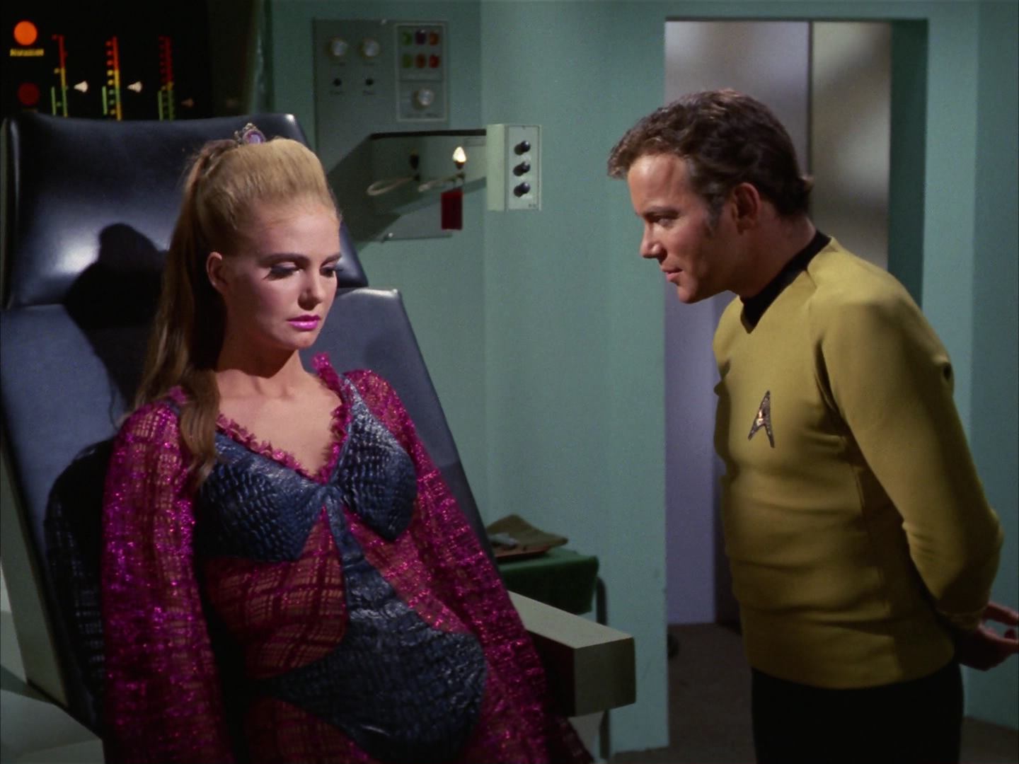 ariane179254_StarTrek_3x16_TheMarkOfGideon_3139.jpg